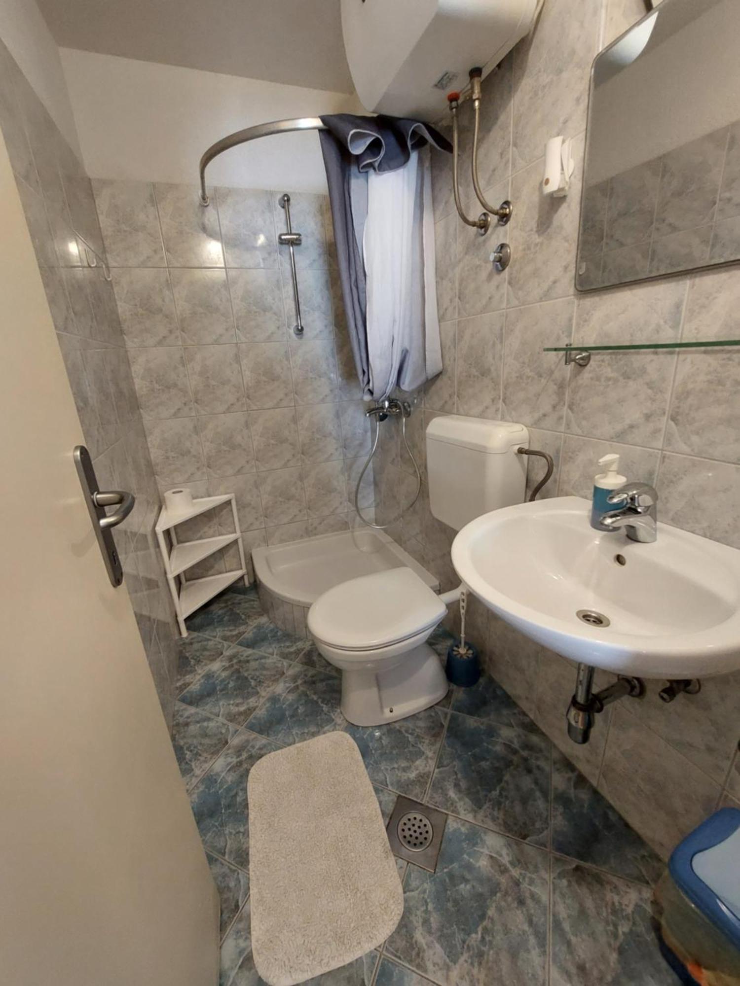 Bratus Apartman *